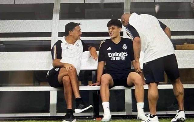 1699807454976064481.jpg 居莱尔.jpg